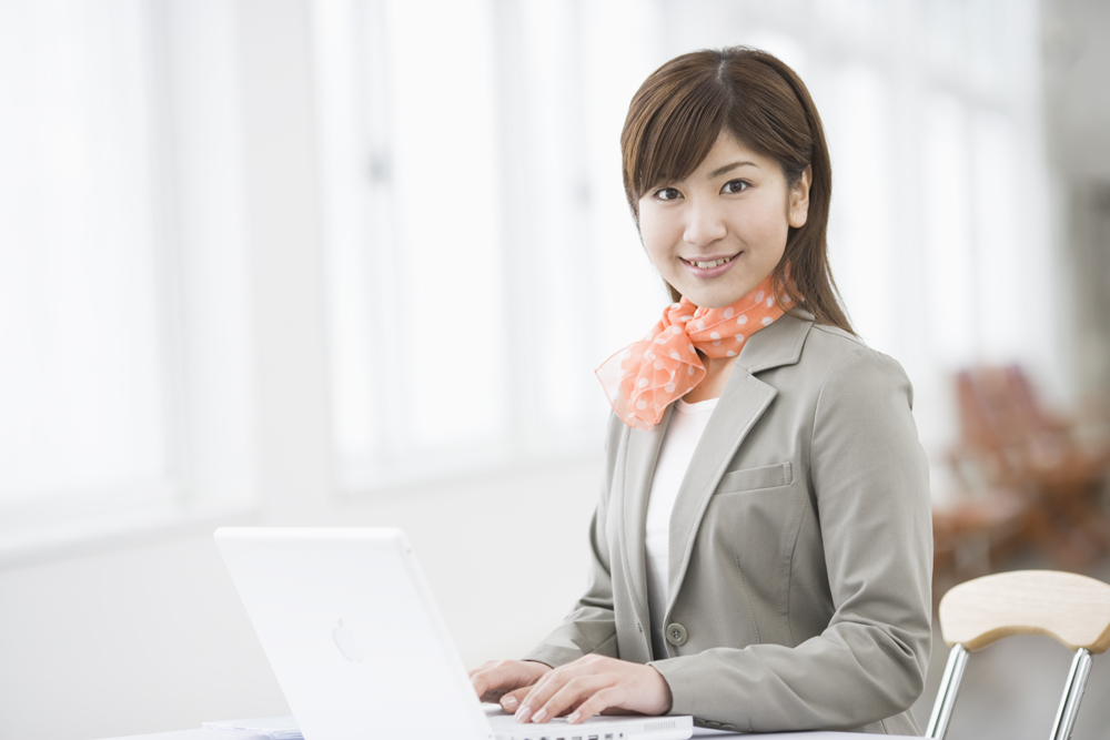 受付の女性