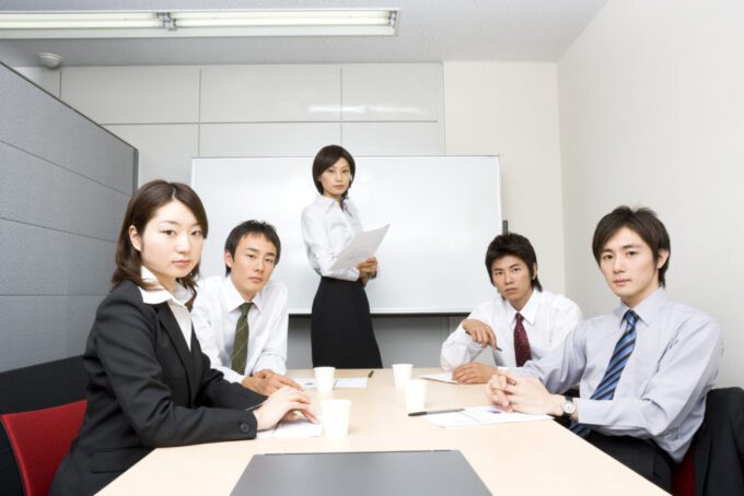 serious_meeting_in_saitama_bestplanner-1024x683-1